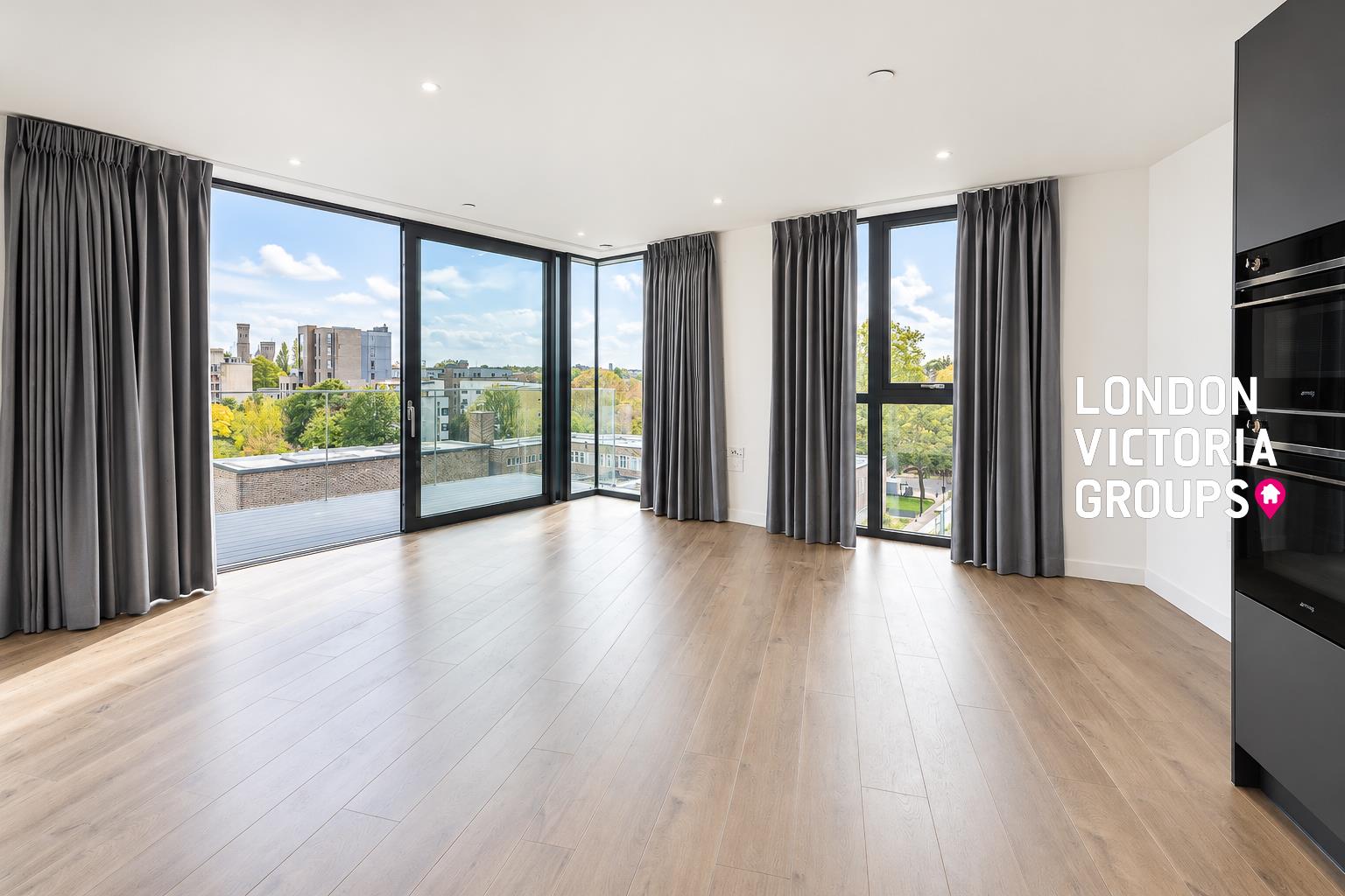 2 bed property in Willowbrook House, London